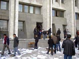 Отунбаева возложила ответственность за происходящее в Бишкеке на Бакиева
