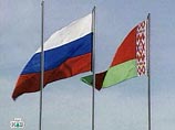 Касаясь необходимости выстраивания взаимовыгодных белорусско-российских отношений, Лукашенко заявил: "Мы не хотим ни у кого быть нахлебниками. Но мы хотим, чтобы наша Россия-матушка не ставила нас на обочину или не выбрасывала на задворки"