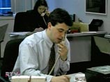 Офисный работник, утомленный работой в условиях постоянного стресса, не чувствует себя отдохнувшим после отпуска