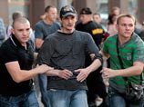 В случае принятия закона, любые "молчаливые акции", в том числе организованные через интернет, в ходе которых участники не предпринимают никаких действий, а просто массово собираются на улицах, попадут под запрет