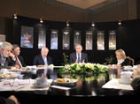 Причиной затора, как выяснилось, стали планы премьер-министра Владимира Путина посетить театр