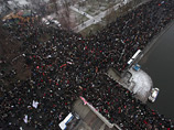 По разным оценкам, на Болотной площади выразить свое несогласие с выборами собрались от 30 тысяч (так считает МВД) до 85 тысяч человек (по прикидкам организаторов)