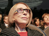 Инну Чурикову, поломавшую обе руки, сегодня прооперируют