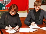 Нападающий сборной России Роман Павлюченко сегодня подписал контракт с «Локомотивом&#187;. Соглашение с форвардом рассчитано на 3,5 года