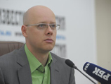 Представитель штаба Миронова Антон Беляков заявил, что вся эта ситуация подстроена теми силами, которые хотят снятия Миронова с выборов