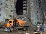 Спасатели продолжают поиск людей под завалами дома в Астрахани, где взорвался газ. Всего спасены 26 человек