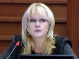 Глава Минздравсоцразвития Татьяна Голикова, вокруг дальнейшей судьбы которой сейчас циркулирует масса слухов, опровергает данные СМИ о том, что ей предлагали должность министра экономического развития, которую сейчас занимает Эльвира Набиуллина