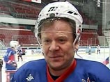 Точный пас президента РФ на Игоря Бутмана за минуту до финальной сирены, казалось, гарантировал любителям победу, но Коваленко за 15 секунд до сирены перевел игру в серию послематчевых буллитов