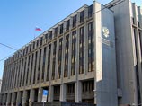 С самого утра полиция стянула силы к зданию Совфеда на Большой Дмитровке - чтобы противостоять недовольным манифестантам, туда прибыли около десятка автобусов и автозаков