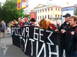 Полиция вечером задержала десятерых активистов оппозиционного движения "Другая Россия" на ежепятничном пикете у станции метро "Новокузнецкая"