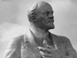 На Камчатке, в поселке Вулканный, при проведении работ по благоустройству под фундаментом памятника Ленину обнаружена капсула с посланием к потомкам комсомольцев 1970 годов