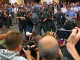 В Санкт-Петербурге акция также проходит в формате сидячей забастовки у Гостиного двора