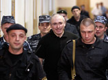 Михаилу Ходорковскому вряд ли светит снижение срока, как его коллеге Платону Лебедеву. Больше того, против экс-главы ЮКОСа, вероятно, готовится третий процесс, причем грозящий уже 20-летним заключением