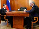 Кроме того он встретился с главой республики Магомедсаламом Магомедовым, который поведал Медведеву о "созидательности" дагестанского народа, а сам высказался по поводу взбудоражившей Москву истории со стрельбой