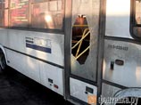 Настоящий массовый обстрел маршруток из травматического оружия в случился накануне Петербурге. Как передает Фонтанка.Ru, события произошли в районе Купчино. Обстреляны были пять машин, которые обслуживаются одной и той же компанией "Питеравто"