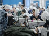 Попав в общий отряд, Алехина должна будет трудиться. Ей бы хотелось быть библиотекарем в колонии, но таких вакансий не было, в результате ей предложили стать швеей, закройщицей, учетчицы, нарядчицей, упаковщицей, гладильщицей или кладовщицей