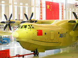 По информации AVIC, AG600 оснащается четырьмя турбовинтовыми двигателями. Он способен забирать на борт 12 тонн воды за 20 секунд. Самолет способен взлетать и садиться на обычном аэродроме, а также на водной поверхности