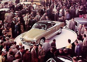 Премьера VW Karmann-Ghia на салоне 1953 года. Фото с сайта Karmann.com Премьера VW Karmann-Ghia на салоне 1953 года. Фото с сайта Karmann.com
