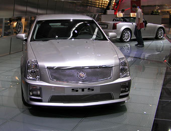Стенд Cadillac, фото Lenta.Ru Стенд Cadillac, фото Lenta.Ru
