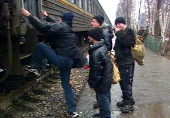 Призывники отправляются к месту службы. Кадр Первого телеканала, архив Призывники отправляются к месту службы. Кадр Первого телеканала, архив