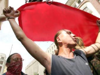 Митинг левой молодежи. Фото Reuters Митинг левой молодежи. Фото Reuters