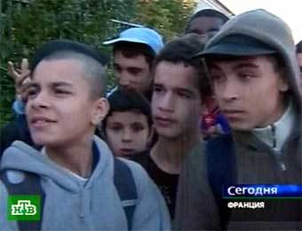 Подростки из пригородов Парижа. Кадр НТВ Подростки из пригородов Парижа. Кадр НТВ
