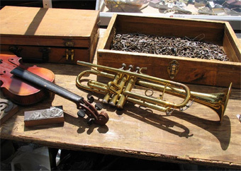 Блошиный рынок, фото с сайта hellskitchenfleamarket.com Блошиный рынок, фото с сайта hellskitchenfleamarket.com