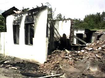 Руины дома в Чечне, кадр телеканала НТВ, архив, 2005 год