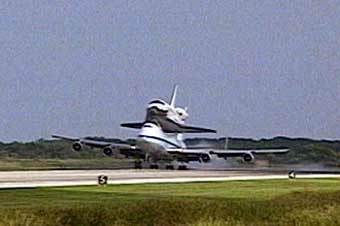 Boeing 747 � ������� Discovery ������������ � ����������� ������ ����� �������. ���� NASA