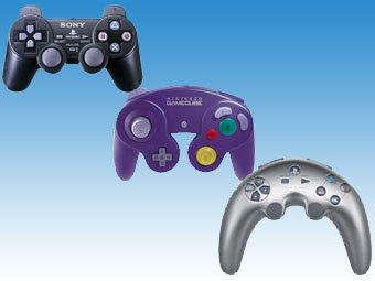 Геймпады приставок PS2, GC и первый прототип контроллера PS3.