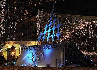 Многие спортсмены получили свои награды на площади Турина. Фото torino2006.org