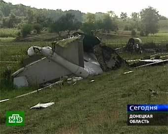 Обломки фюзеляжа Ту-154 на месте падения. Кадр НТВ