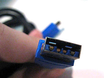  USB 3.0.    engadget.com