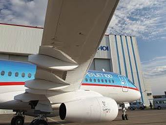 Sukhoi SuperJet 100.    superjet100.com