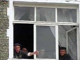 Заключенные в колонии. Кадр "Первого канала", архив