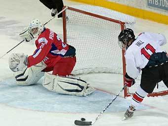 Эпизод матча предварительного этапа чемпионата мира Россия - Канада. Фото u18-kazanhockey.ru