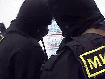 Оперативники УБЭП. Кадр "Первого канала" 