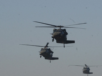 Вертолеты Black Hawk. Фото с сайта defenselink.mil