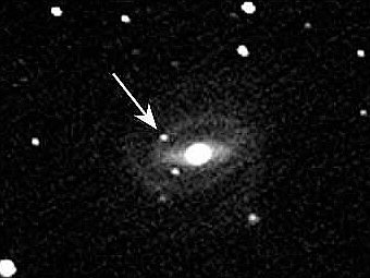 �������� ����������� ��������� ����. � ������ - ��������� NGC 266. �������� ������� ���������� SN 2005gl. 