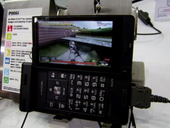 ������� ������� NTT DoCoMo P906i. ���� CNET News.