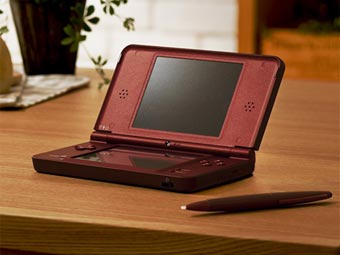 DSi LL. ����������� � ����� nintendo.co.jp