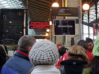 Пассажиры на платформе Eurostar в Париже. Фото ©AFP