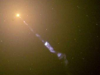 ��������� M87. ���� NASA/ESA
