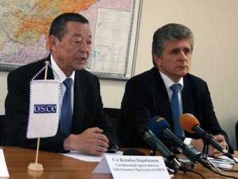 Представители ОБСЕ на пресс-конференции в Бишкеке. Фото с сайта osce.org