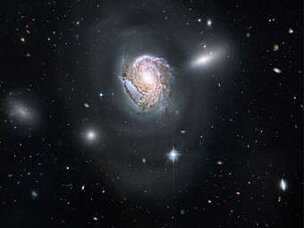 ���������� ��������� NGC 4911. ����������� NASA, ESA, and the Hubble Heritage Team (STScI/AURA)