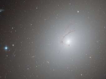 ��������� NGC 4696. ����������� ESA/Hubble/NASA
