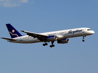  Boeing 757-200  "".   E233renmei   