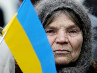 Украинская пенсионерка на митинге. Архивное фото ©AFP