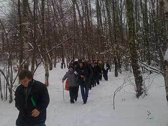 Участники акции в Битцевском лесопарке. Фото из микроблога Ярослава Никитенко