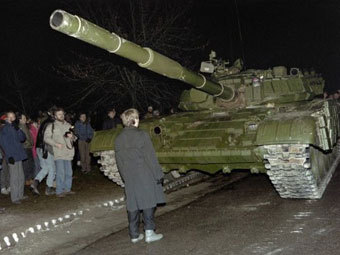 Во время штурма телецентра в Вильнюсе, 1991 год. Фото ©AFP